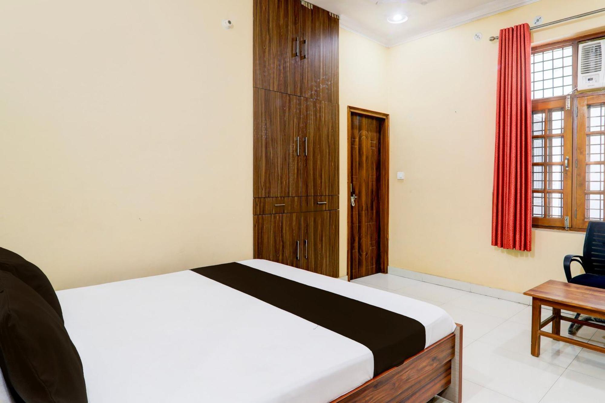 Oyo 82931 Shiv Dham Hotel