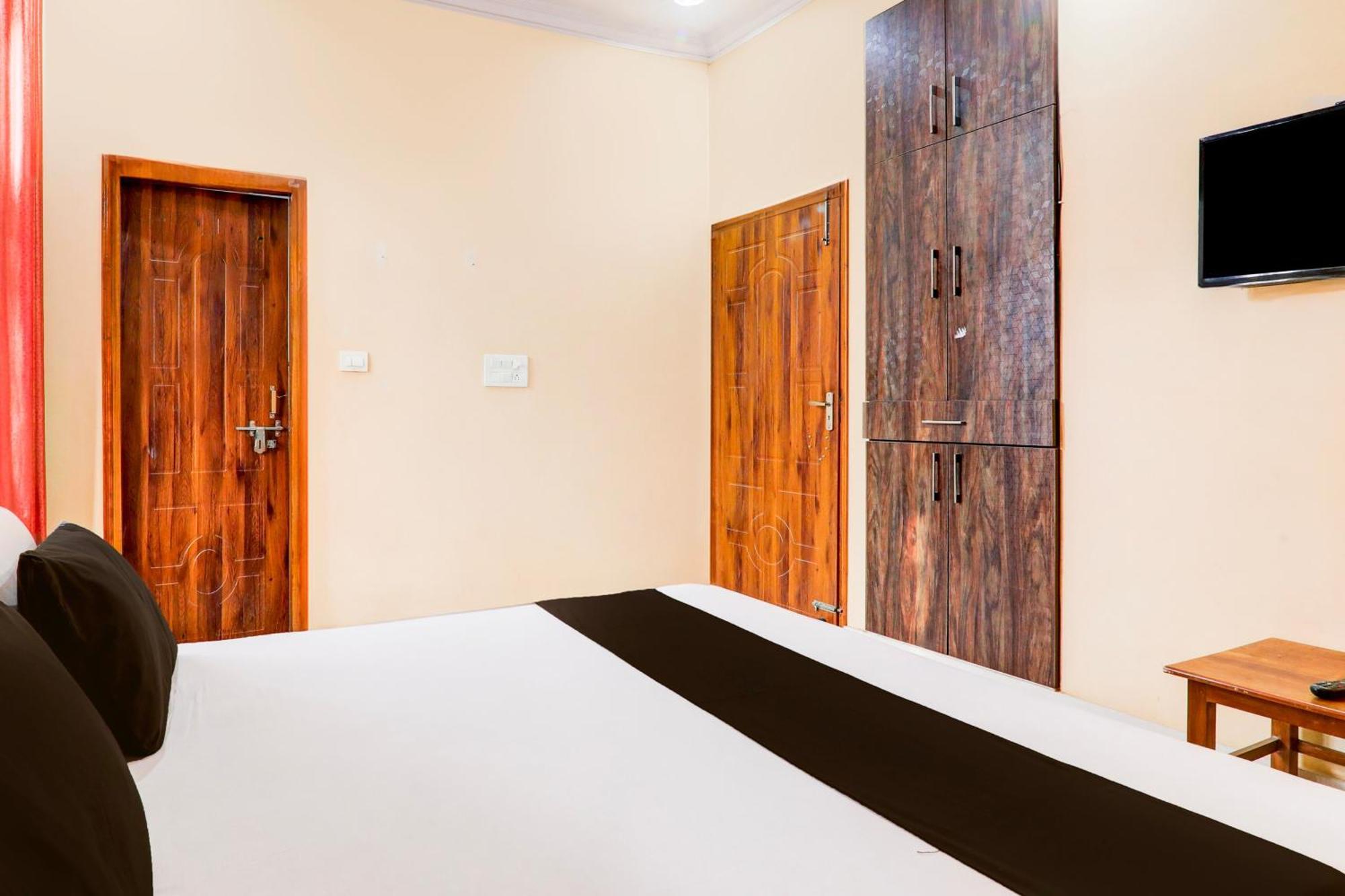 Hotel Oyo 82931 Shiv Dham 3*