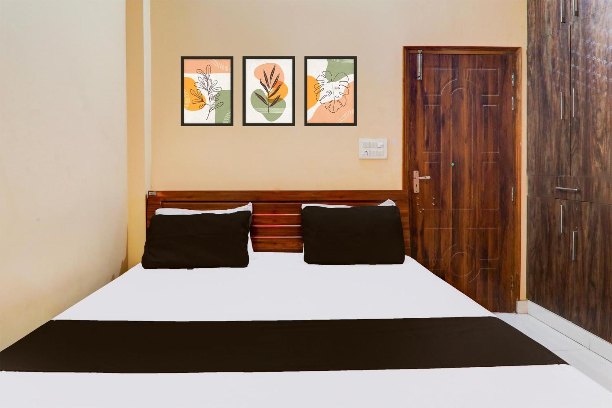 Oyo 82931 Shiv Dham Lucknow