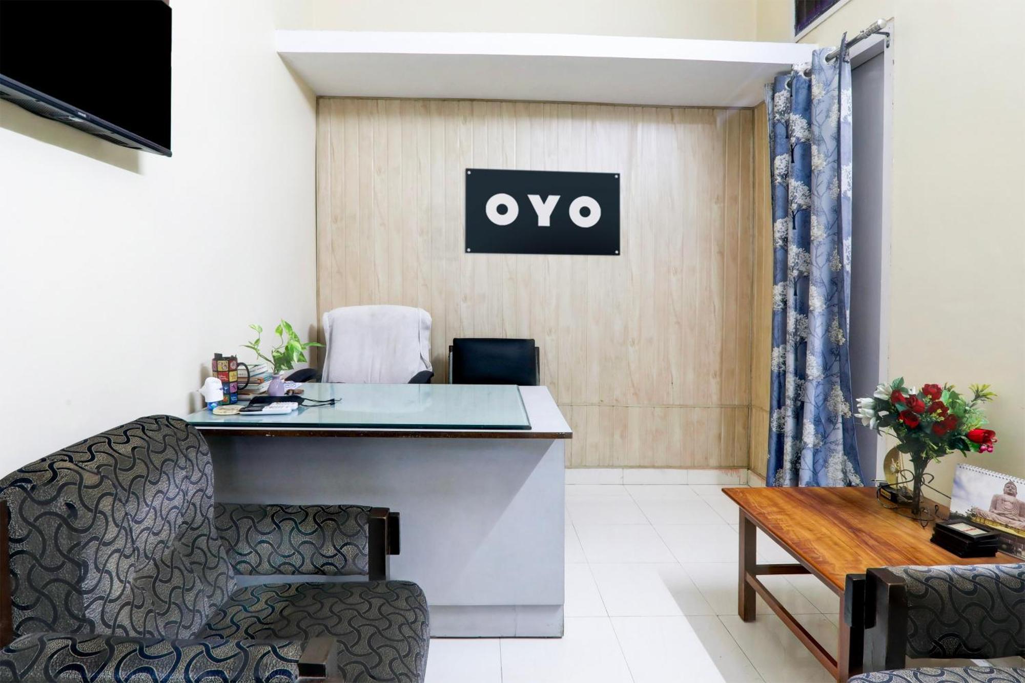 Oyo 82931 Shiv Dham Hotel Lucknow