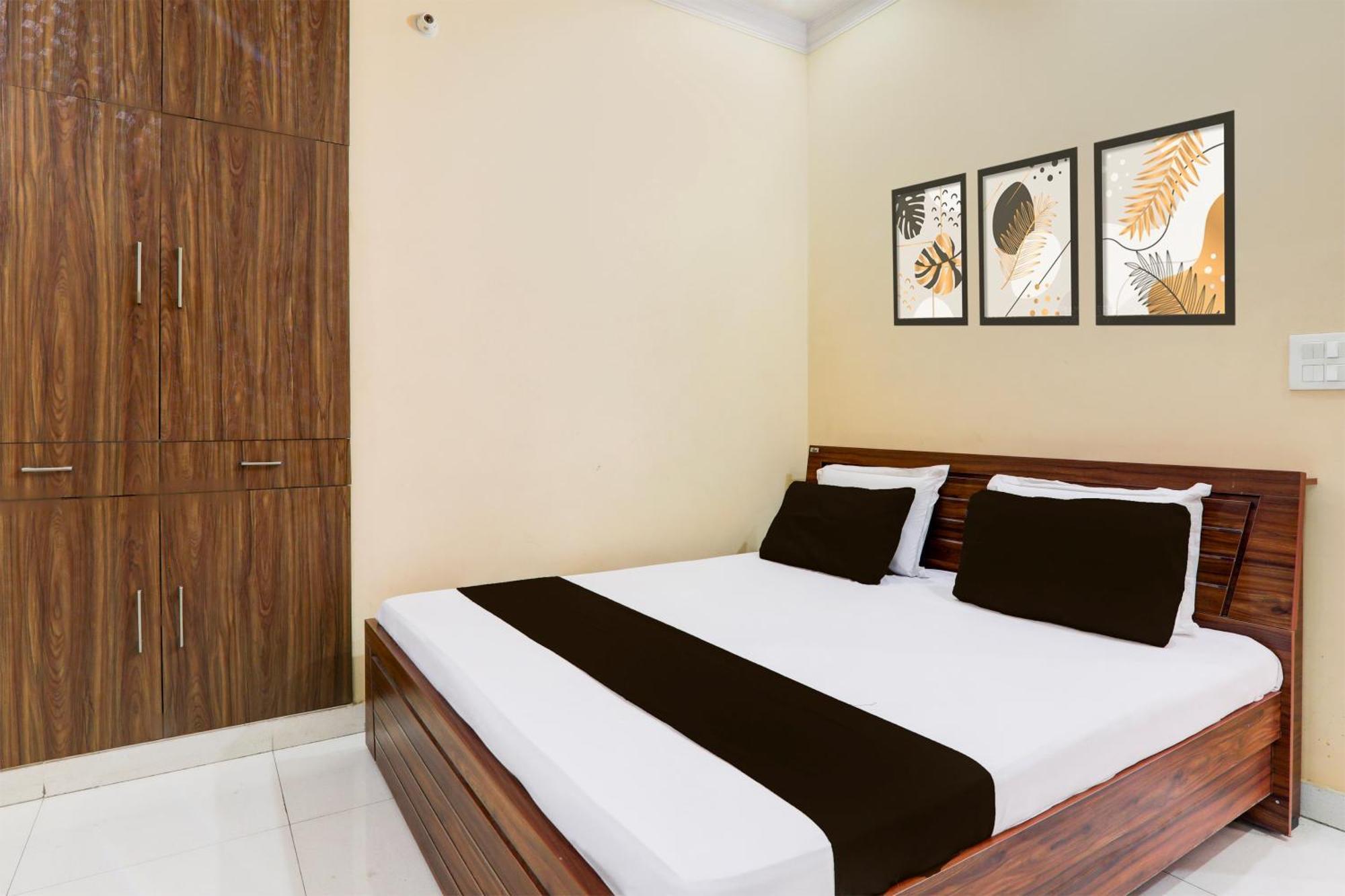 Oyo 82931 Shiv Dham 3* Lucknow
