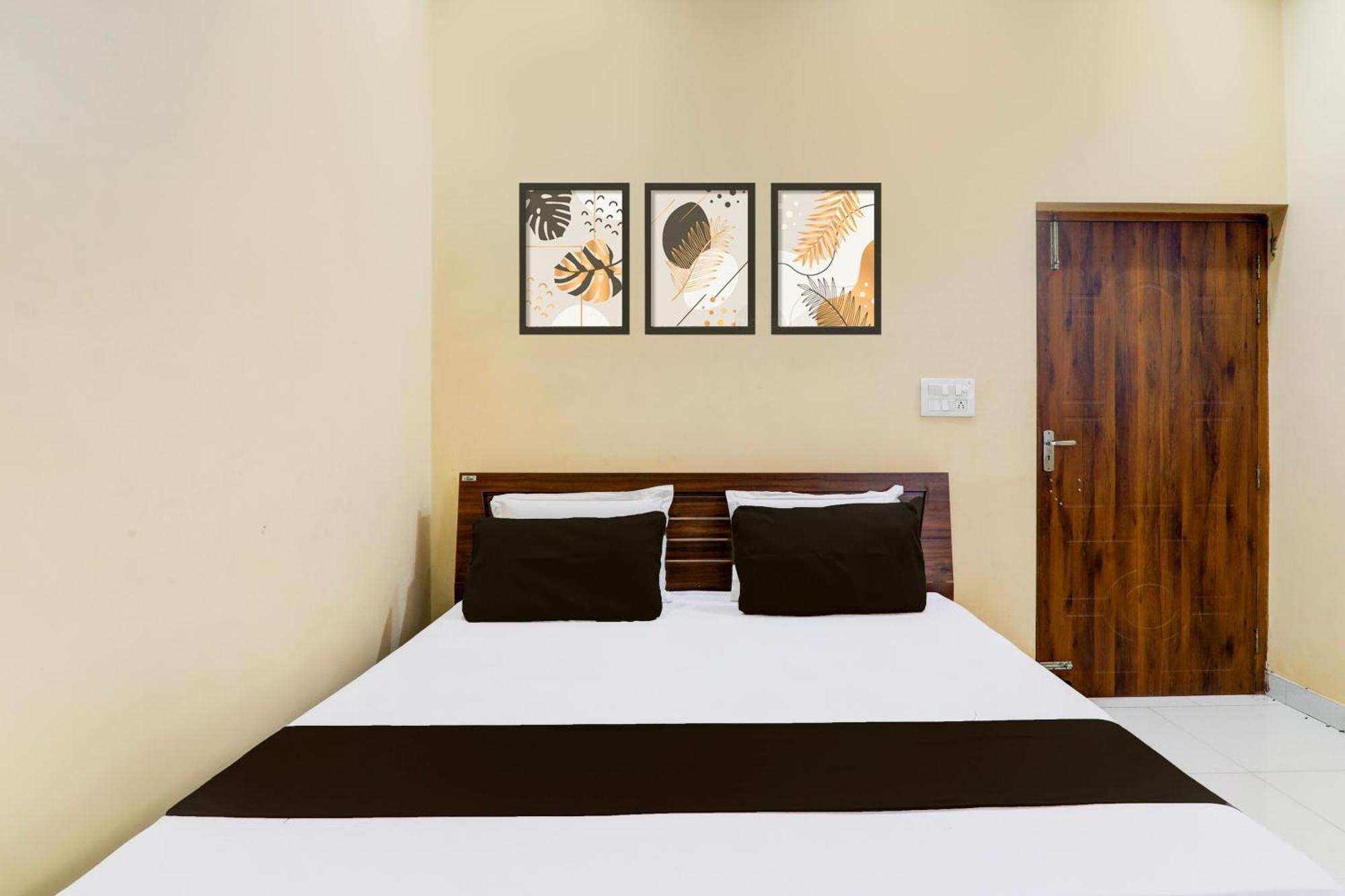Oyo 82931 Shiv Dham Hotel 3*