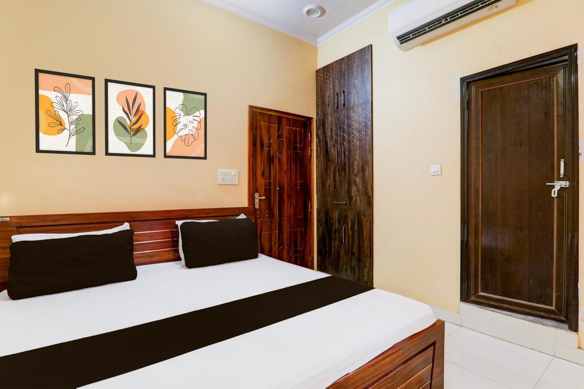 Oyo 82931 Shiv Dham Lucknow