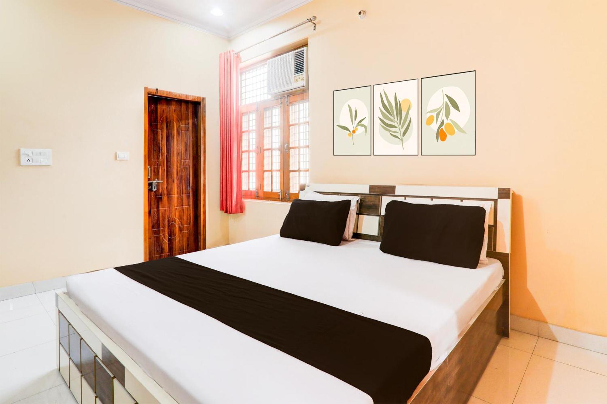 Oyo 82931 Shiv Dham Lucknow