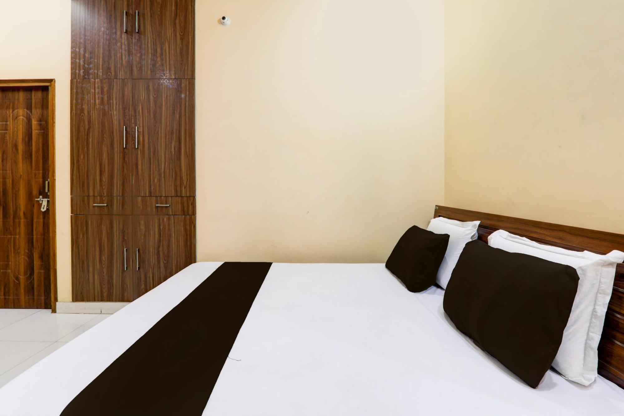 Hotel Oyo 82931 Shiv Dham Lucknow
